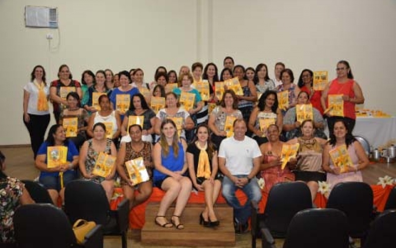 Merendeiras participam de lançamento de livro de receitas