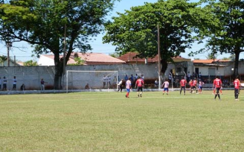 Quatro jogos abrem Campeonato Amador de Futebol 2013