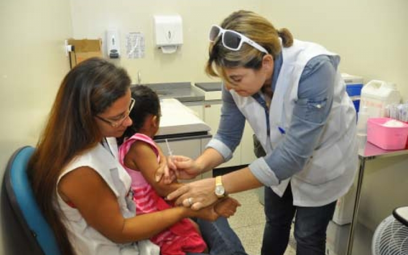 Vacina contra a gripe continua disponível para população