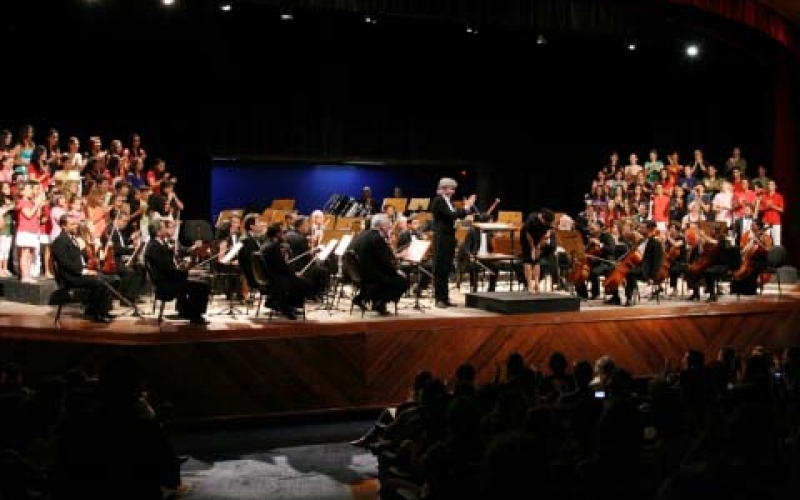 Shows e orquestra da UEL no aniversário do Cine Teatro, dias 29 e 30