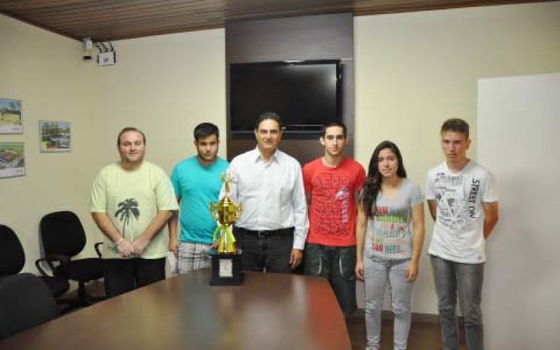 Prefeito recebe judocas premiados no Torneio Norte Paranaense