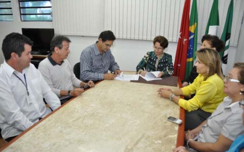 Prefeitura de Ibiporã renova convênio com a UEL