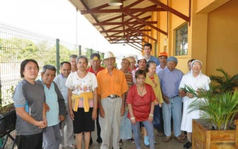 No Dia do Idoso, Museu do Café recebe grupo do Lar Padre Leone