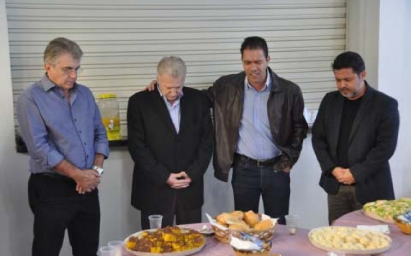 João Coloniezi e Edmar Arruda participam de café da manhã com lideranças evangélicas