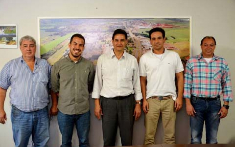 José Maria recebe representantes da Bayer CropScience