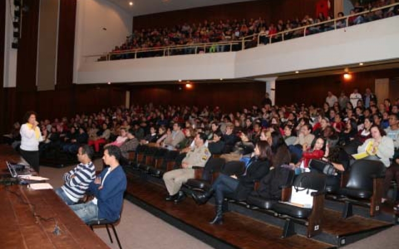 Mais de 500 pessoas participam do 4º Macro Encontro de Educadores