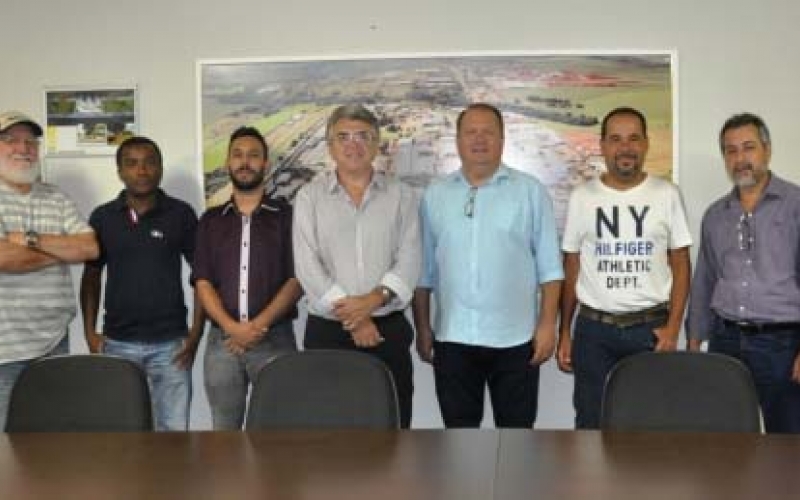 Assessores de Alex Canziani visitam prefeito João Coloniezi