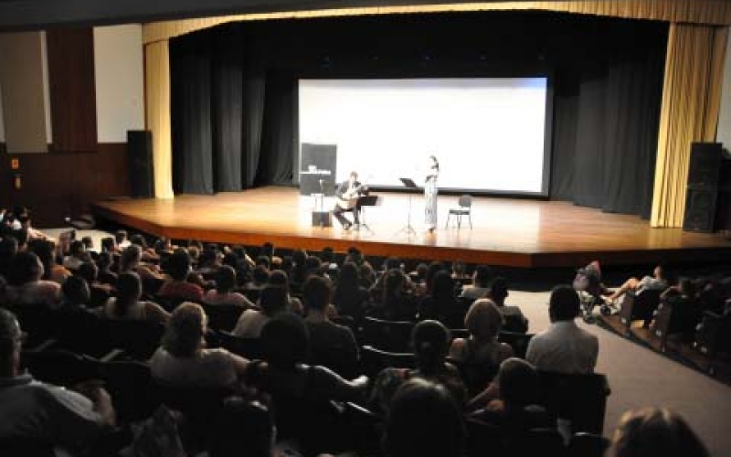 Circuito Cultural Sesi leva centenas de pessoas ao Cine Teatro Padre José Zanelli