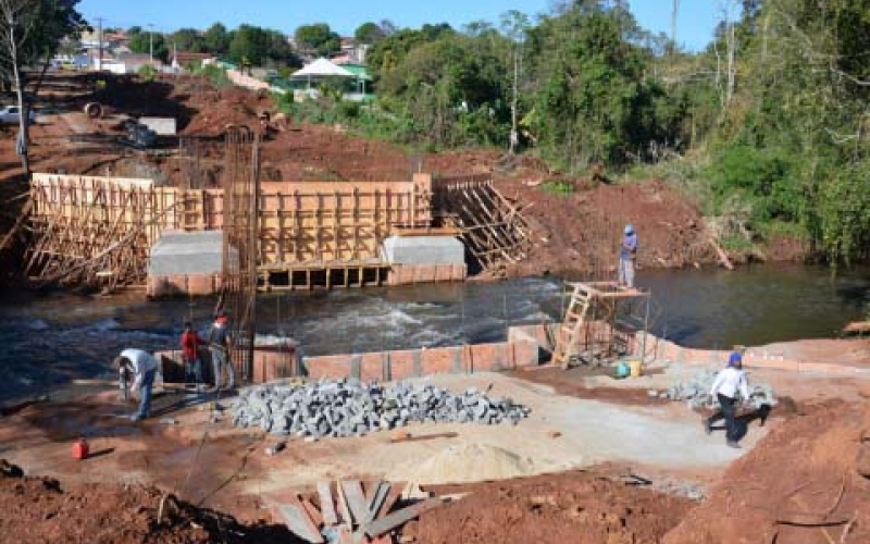  Ponte sobre o Ribeirão Lindóia será entregue em dois meses