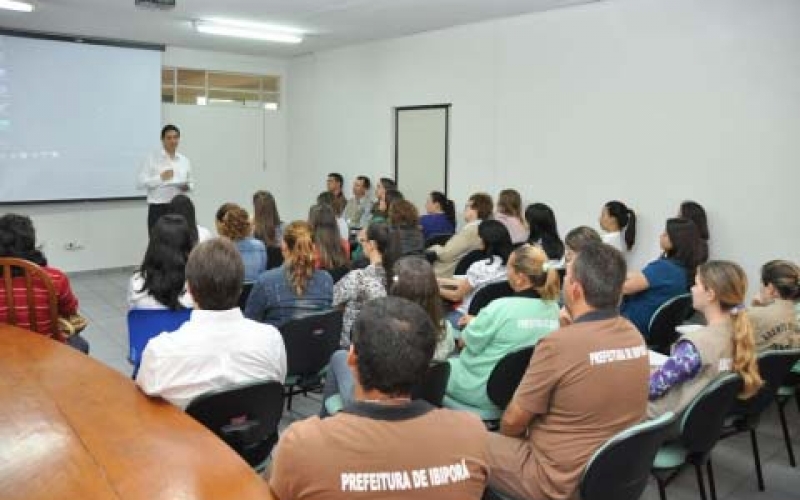 José Maria recepciona novos servidores municipais