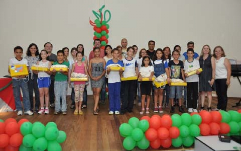 Prêmio “Destaque de Arte 2012” premia alunos