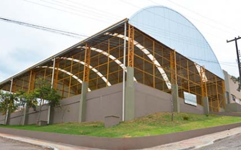 Administração entrega quadra poliesportiva e centro comunitário do Conjunto Lourenço Bacarin