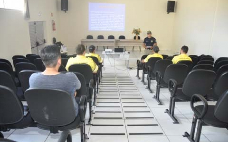 Agentes de trânsito de Ibiporã participam de capacitação