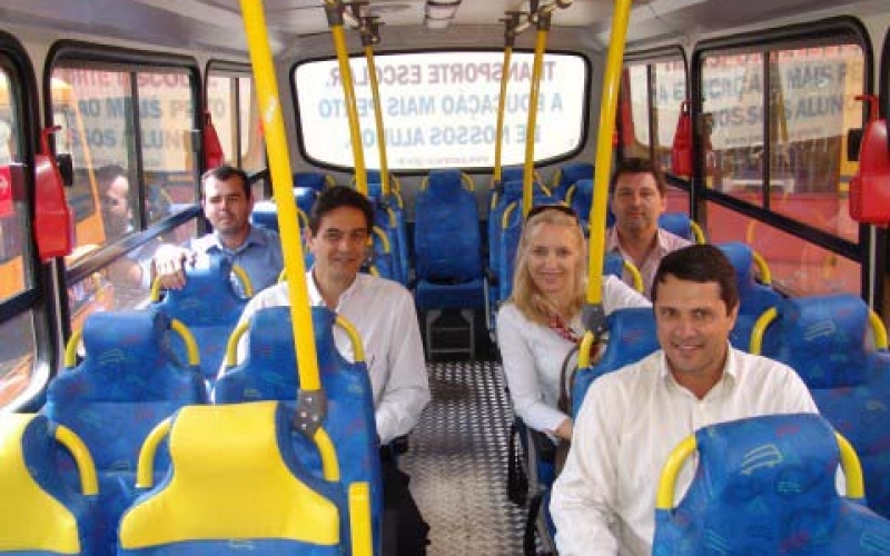 Ibiporã recebeu os quatro novos ônibus escolares