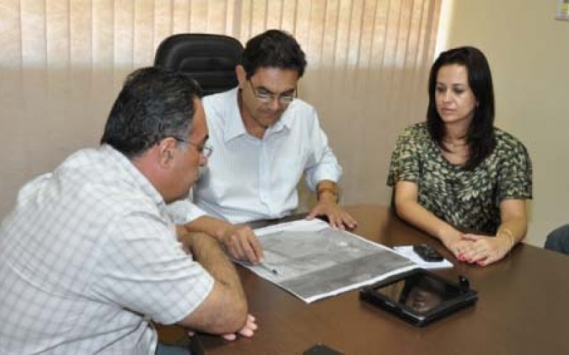 José Maria pede a André Vargas agilização de projetos de Ibiporã em Brasília