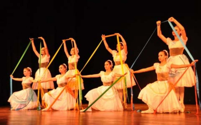 Dia da Dança é comemorado em grande estilo pela Fundação Cultural