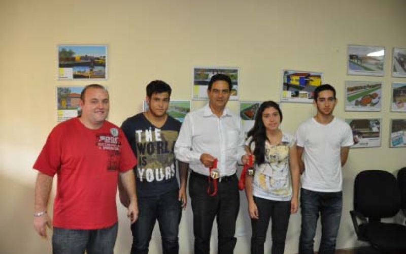 Prefeito recebe judocas premiados na Copa Paraná de Judô