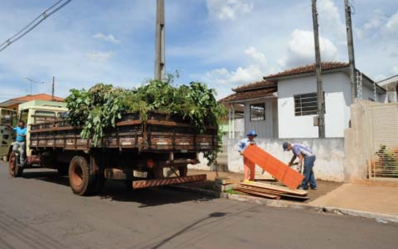 Secretaria de Obras realiza mais um mutirão de limpeza em Ibiporã