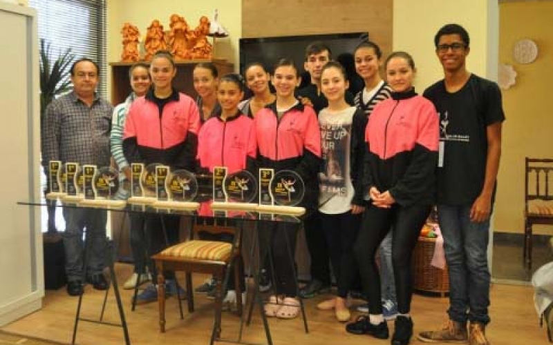 Escola de Ballet ganha premiações em festivais