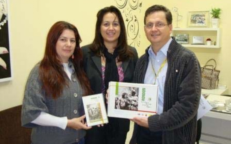 Biblioteca recebe livro sobre Marechal Rondon