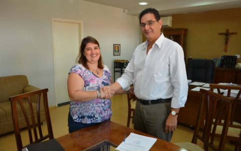 Ester Moura assume interinamente secretaria de Assistência Social
