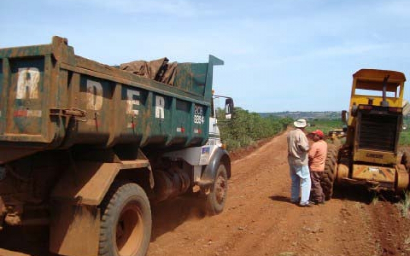 Patrulha do DER e Prefeitura iniciam obras nas estradas rurais