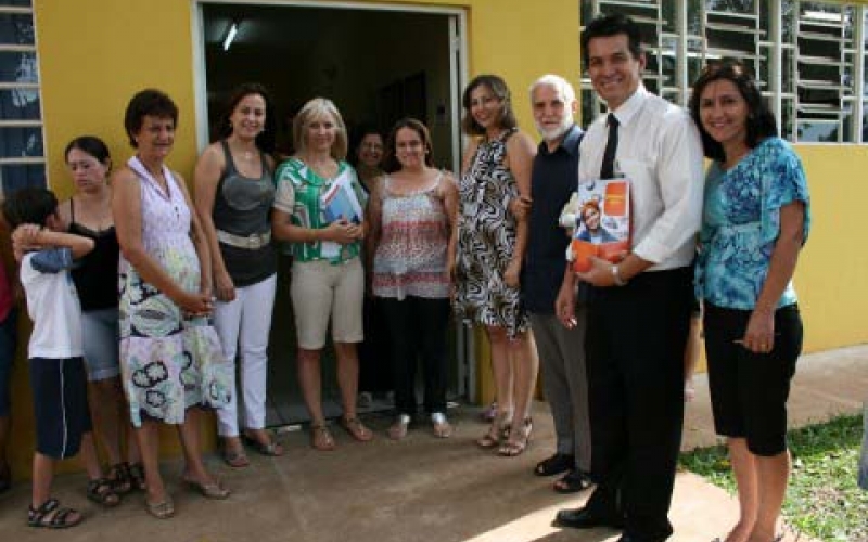 Escola Municipal Vera Lúcia recebe livros do Programa Itaú Criança