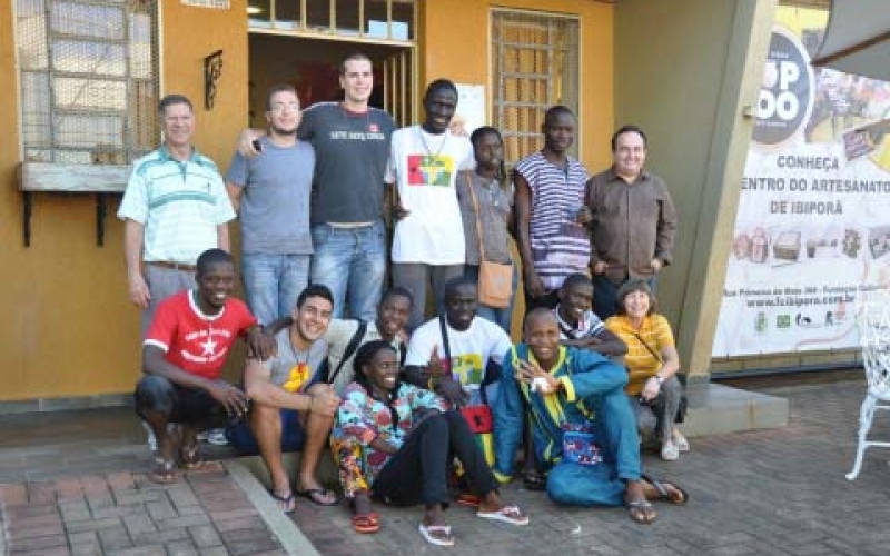 Jovens da Guiné-Bissau visitam Ibiporã antes da Jornada Mundial da Juventude