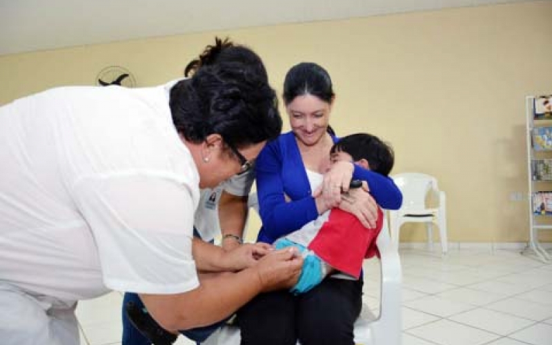 Crianças devem tomar segunda dose da vacina contra gripe