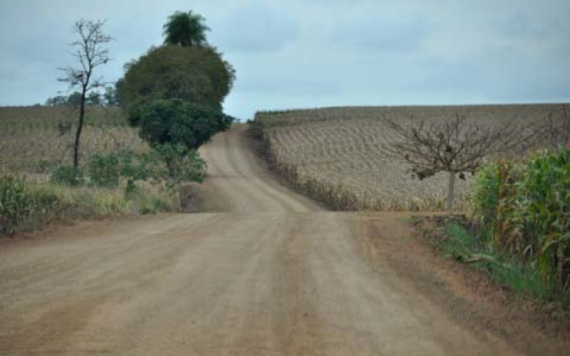 Administração realiza trabalho permanente de conservação das estradas rurais