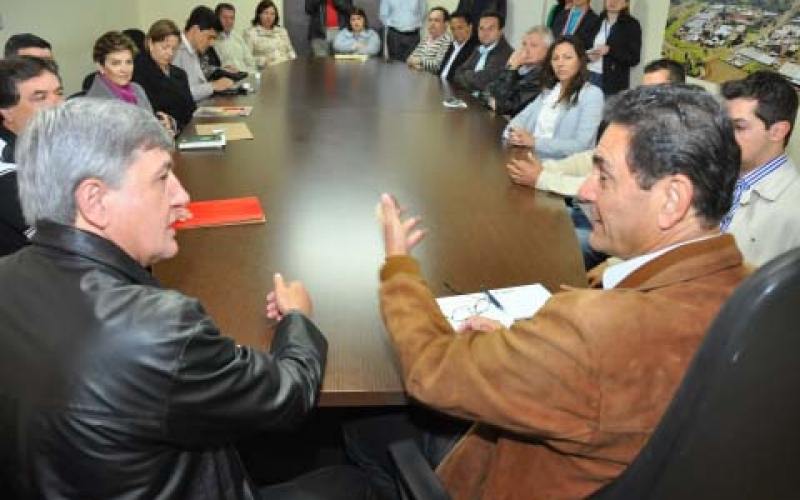 Gilberto Martin é recebido pelo prefeito José Maria