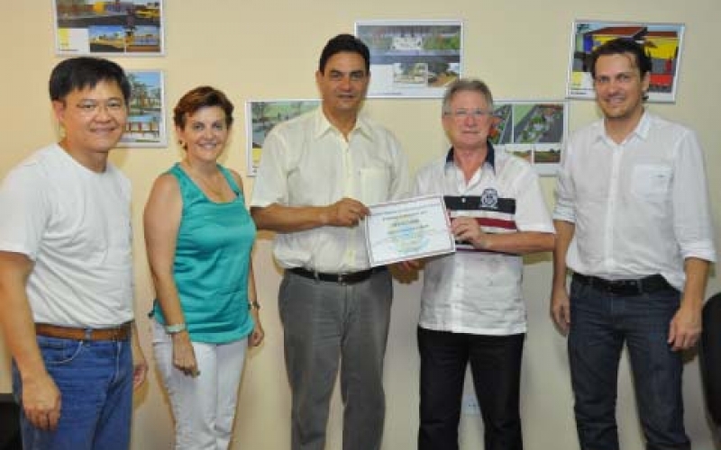 Prefeito José Maria recebe certificado de 2º lugar no prêmio Paraná Sorridente