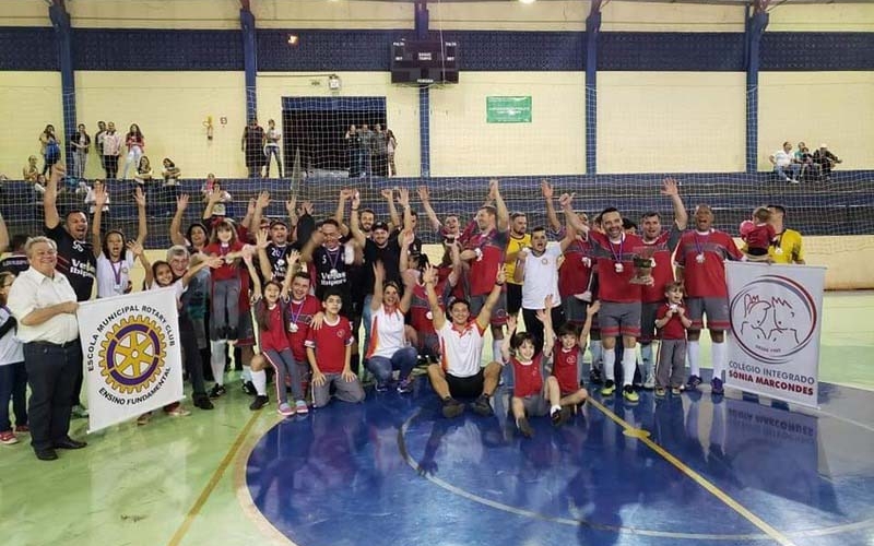 ‘’Tia Sônia’’ é bicampeã da Copa dos Pais de Futsal 2019