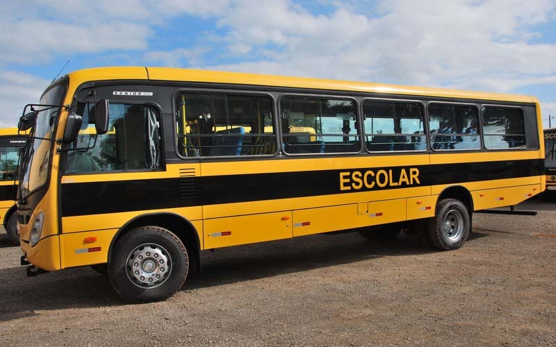 Prefeitura adquire dois novos ônibus escolares