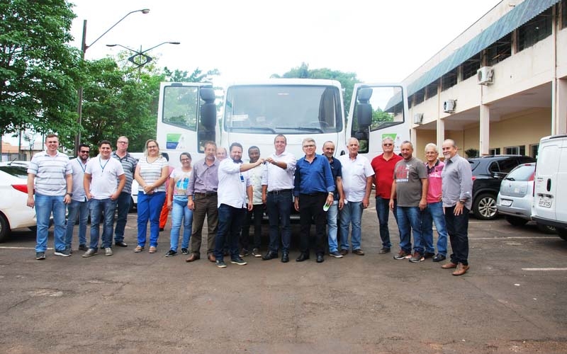 Prefeitura de Ibiporã recebe segundo caminhão caçamba