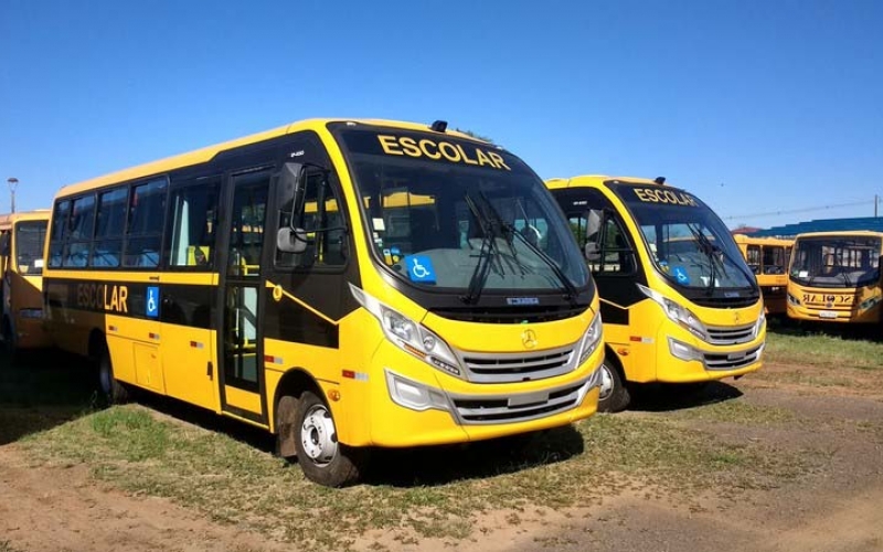 Prefeitura adquire dois micro-ônibus escolares